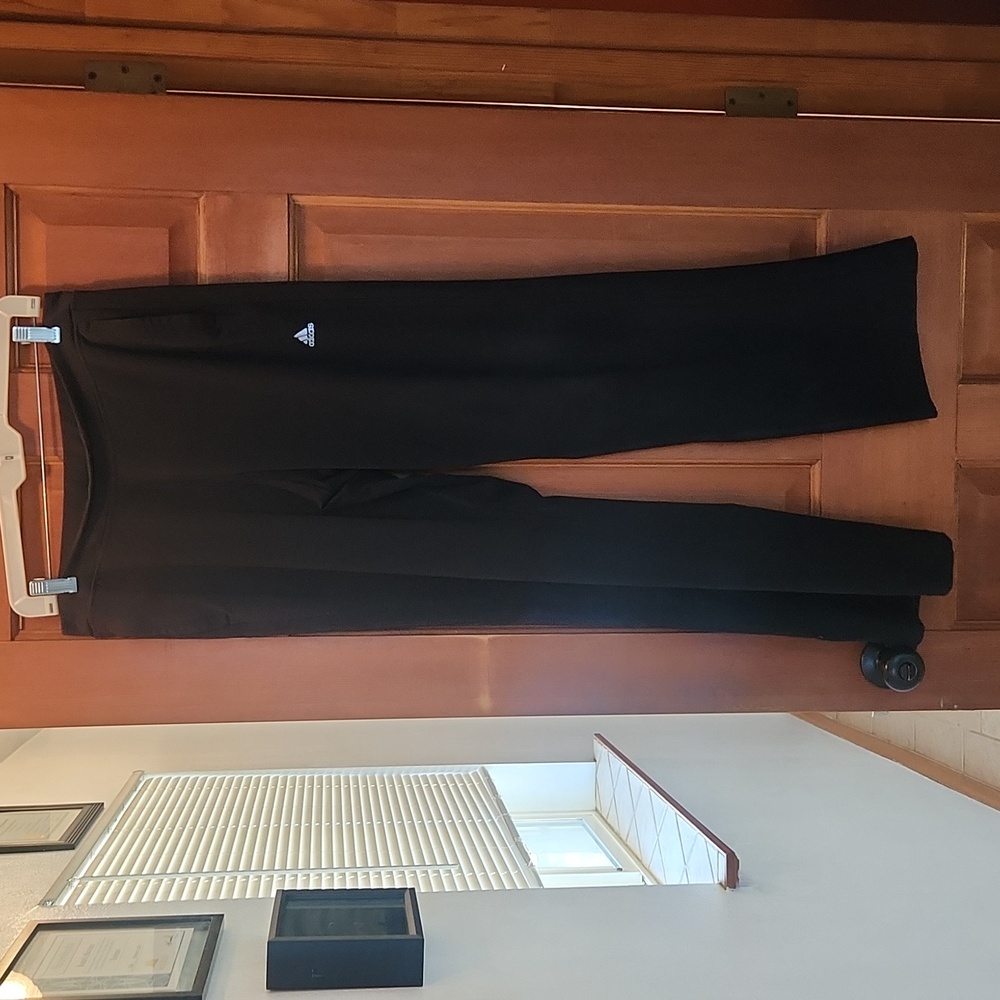 Adidas stretchy athletic pants with pockets